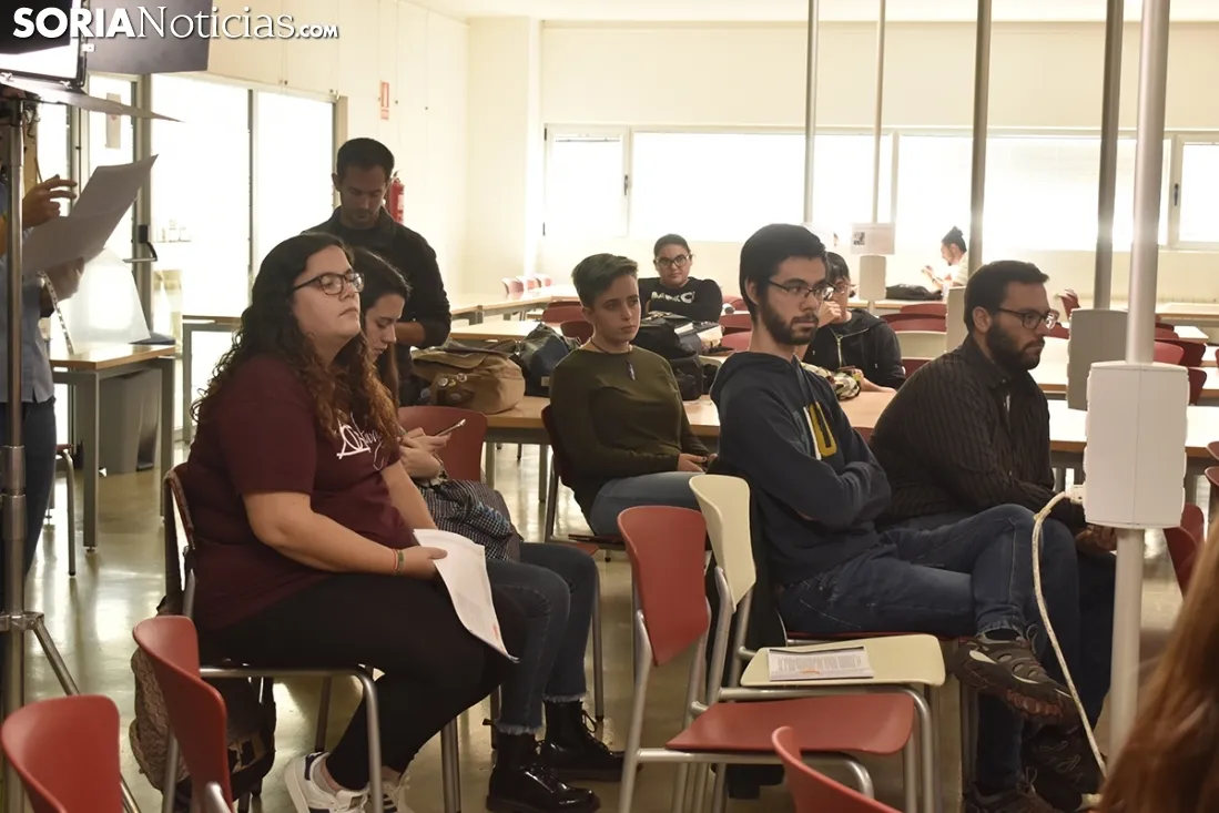 Lectura coninuada de Harry Potter en 15 lenguas.