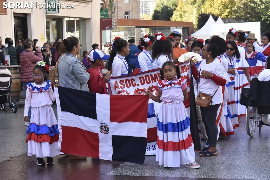 Desfile de las XX Jornadas Interculturales.