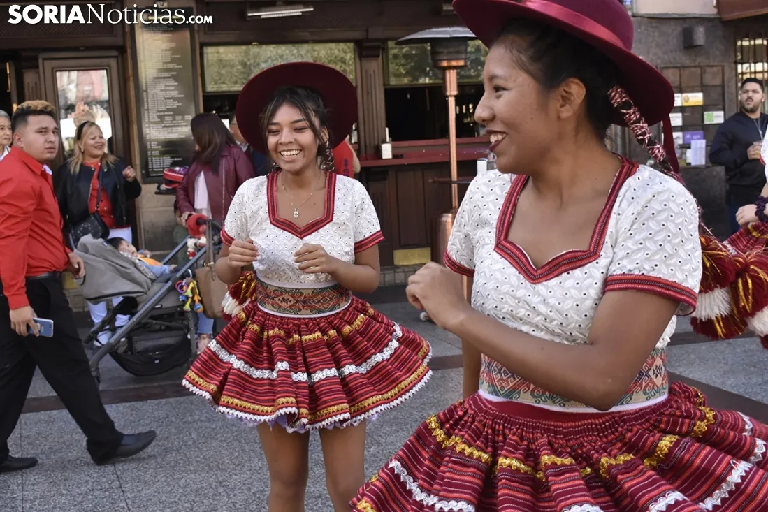 Desfile de las XX Jornadas Interculturales.