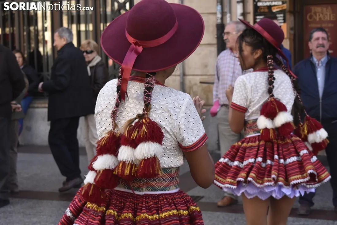 Desfile de las XX Jornadas Interculturales.