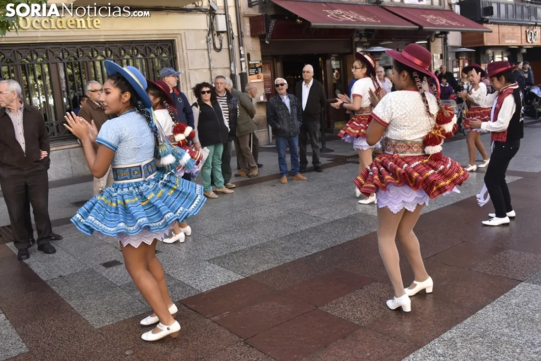 Desfile de las XX Jornadas Interculturales.