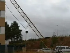 Una grúa se viene abajo en Golmayo-Camaretas. Cedida  
