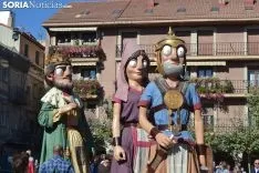 Estreno de la comparsa de Gigantes y Cabezudos.