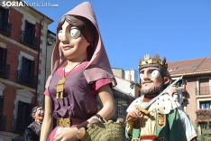 Estreno de la comparsa de Gigantes y Cabezudos.
