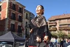 Estreno de la comparsa de Gigantes y Cabezudos.