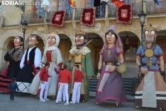 Estreno de la comparsa de Gigantes y Cabezudos.