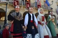 Estreno de la comparsa de Gigantes y Cabezudos.