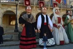 Estreno de la comparsa de Gigantes y Cabezudos.