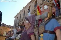 Estreno de la comparsa de Gigantes y Cabezudos.