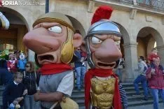 Estreno de la comparsa de Gigantes y Cabezudos.