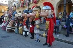 Estreno de la comparsa de Gigantes y Cabezudos.