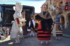 Estreno de la comparsa de Gigantes y Cabezudos.