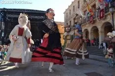Estreno de la comparsa de Gigantes y Cabezudos.