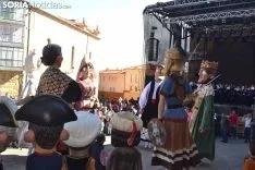 Estreno de la comparsa de Gigantes y Cabezudos.