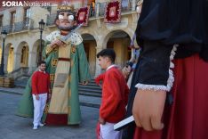 Estreno de la comparsa de Gigantes y Cabezudos.