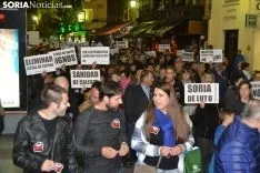 Una imagen de la multitudinaria manifestación de esta tarde de viernes. /SN