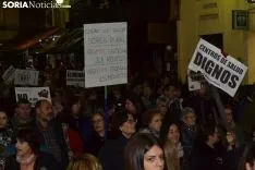 Una imagen de la multitudinaria manifestación de esta tarde de viernes. /SN