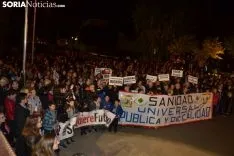 Una imagen de la multitudinaria manifestación de esta tarde de viernes. /SN