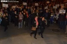 Una imagen de la multitudinaria manifestación de esta tarde de viernes. /SN