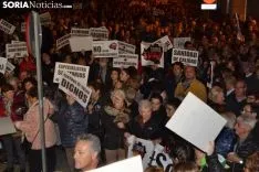 Una imagen de la multitudinaria manifestación de esta tarde de viernes. /SN
