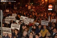Una imagen de la multitudinaria manifestación de esta tarde de viernes. /SN