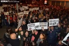 Una imagen de la multitudinaria manifestación de esta tarde de viernes. /SN