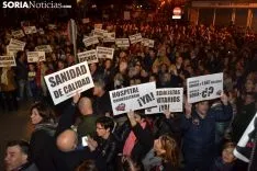 Una imagen de la multitudinaria manifestación de esta tarde de viernes. /SN