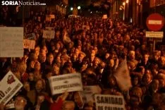 Una imagen de la multitudinaria manifestación de esta tarde de viernes. /SN