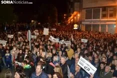 Una imagen de la multitudinaria manifestación de esta tarde de viernes. /SN