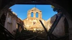 Imágenes de la iglesia de Valdegrulla después del robo.
