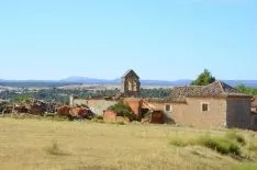Imágenes de la iglesia de Valdegrulla después del robo.