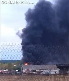 Foto 3 - Arde una nave de material de construcci&oacute;n en El Burgo de Osma