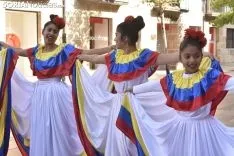 Desfile de las XX Jornadas Interculturales.