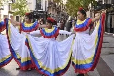 Desfile de las XX Jornadas Interculturales.
