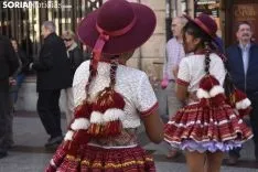 Desfile de las XX Jornadas Interculturales.