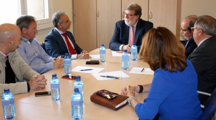 Moisés Israel (izda.) con Santiago Aparicio este miércoles. /FOES