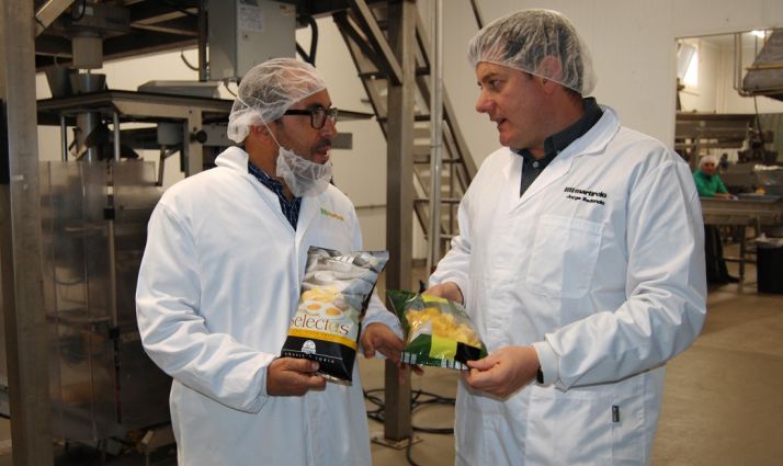 Rey y Redondo en la factoría este miércoles. /Dip.