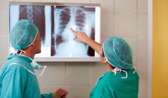 La lista de espera sanitaria se reduce en nueve días respecto a septiembre de 2017