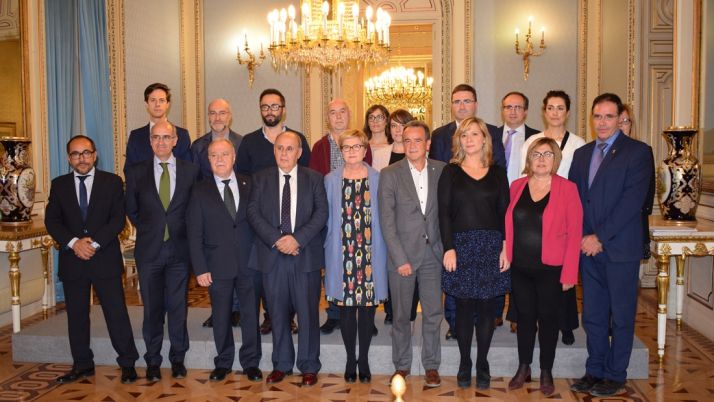 Luis Rey, (izda.) en la reunión de este lunes en Madrid. 