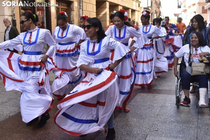 Desfile de las XX Jornadas Interculturales.