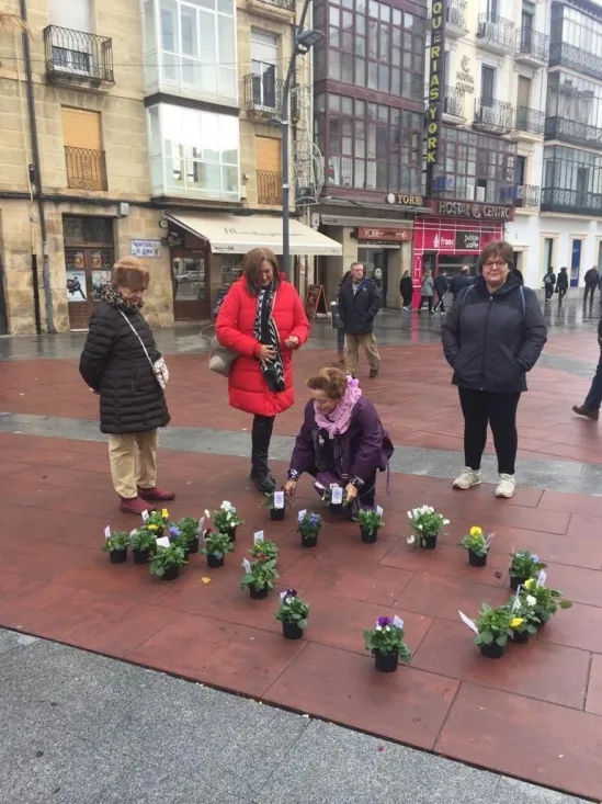 Foto 2 - Un solidario jard&iacute;n 'planta' al machismo y a la violencia de g&eacute;nero  en Mariano Granados