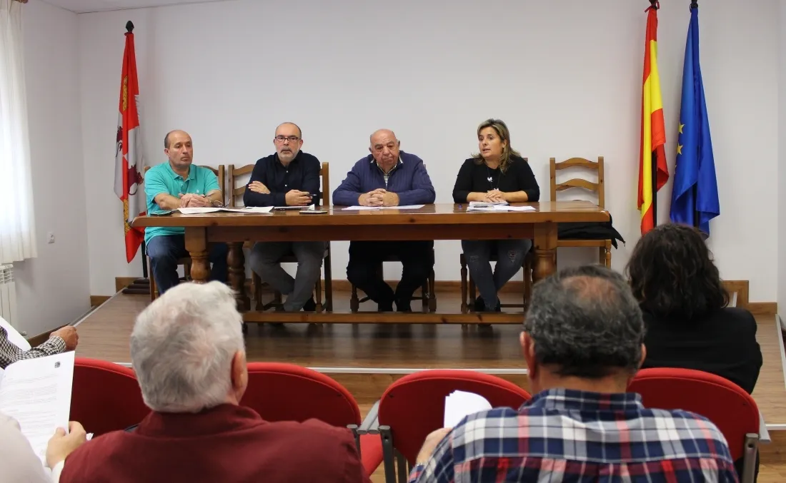 Una imagen de la reunión este miércoles en Candilichera. /SdG