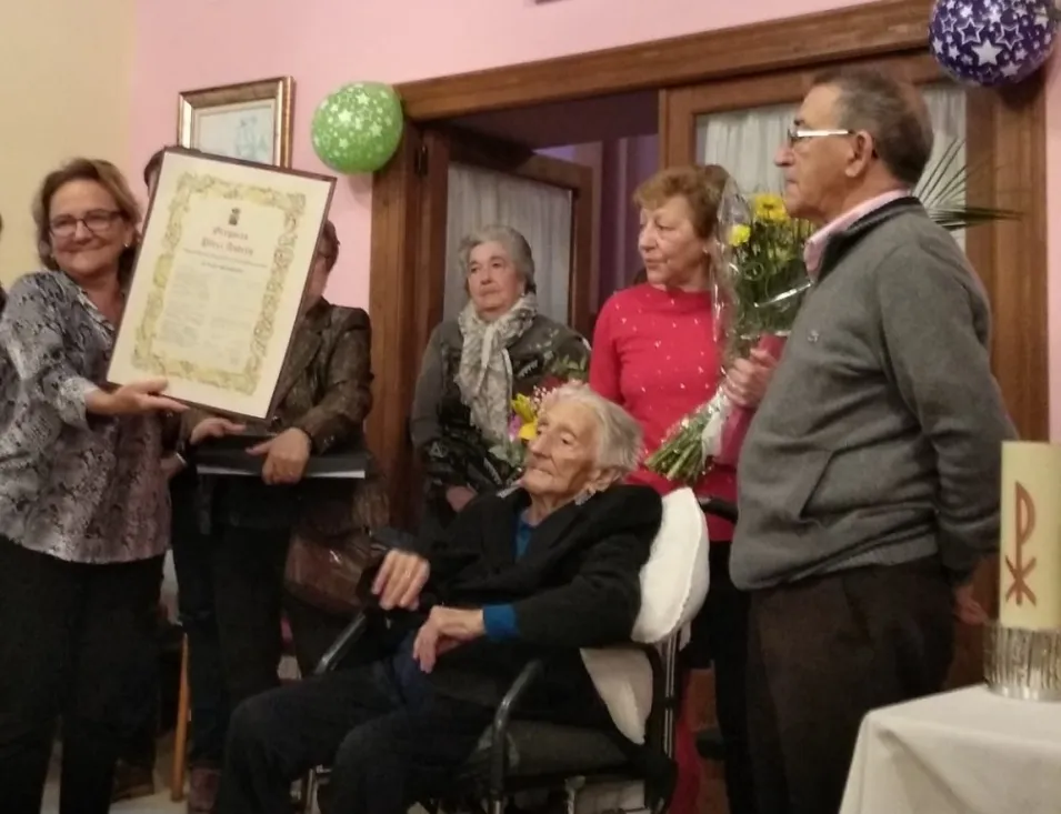 Foto 2 - Vinuesa celebra con Gregoria P&eacute;rez sus 100 a&ntilde;os de vida 