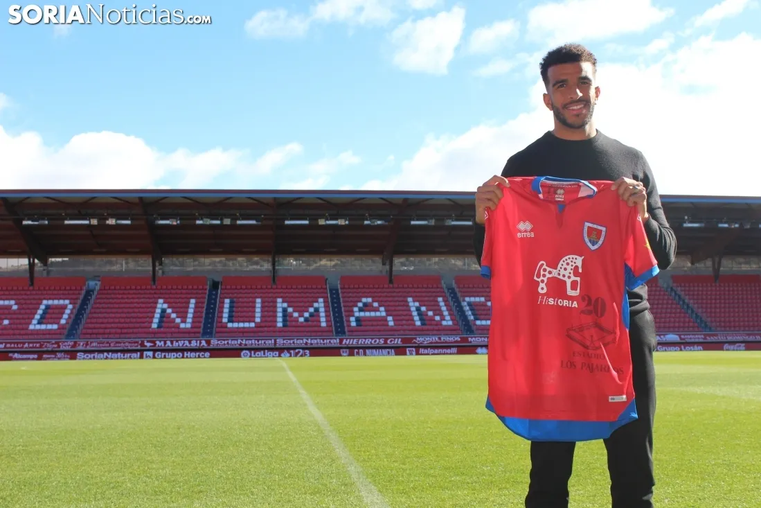 Derik Osede, nuevo futbolista del CD Numancia. SN