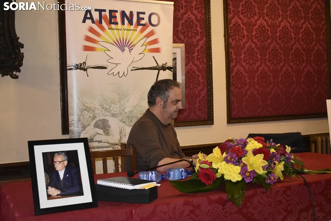 Entrega del premio Mónico Vicente. 