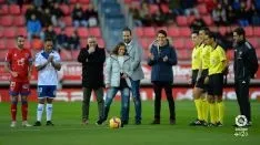 Momento del saque de honor de Marta Pérez. LFP