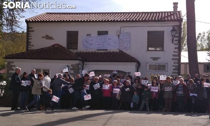 Manifestación por la recuperación de la farmacia de Villar del Río.