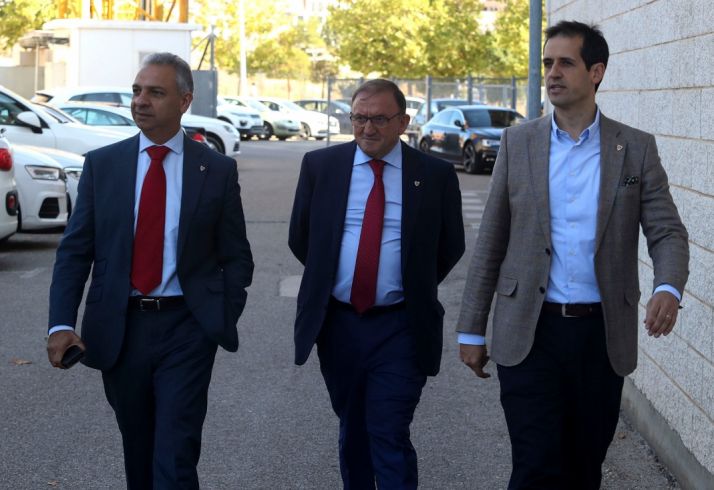 Paco Rubio junto a los nuevos dueños del Numancia.