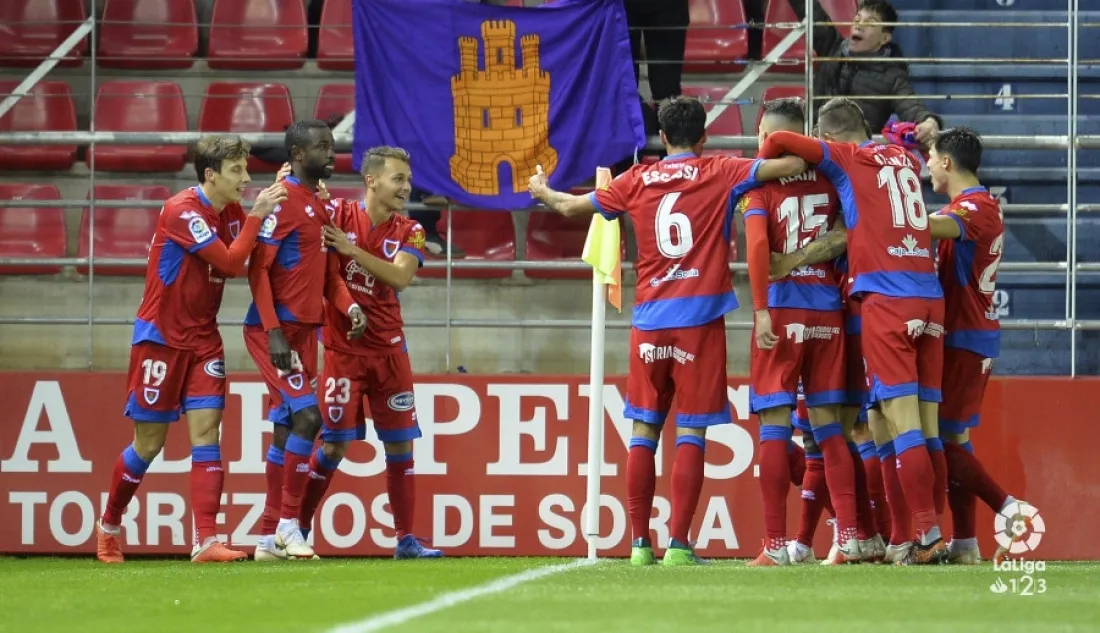 Los jugadores rojillos celebran el primer gol. LFP