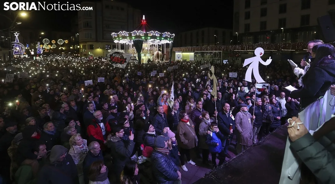 Una imagen de la más que multitudinaria manifestación de esta tarde de viernes. /SN